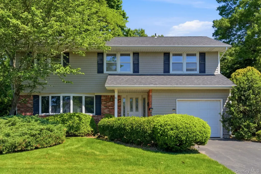 61 Hofstra Drive Smithtown NY 11787