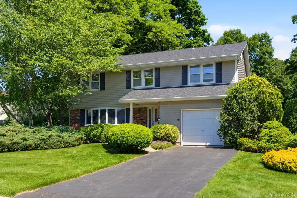 61 Hofstra Drive Smithtown NY 11787