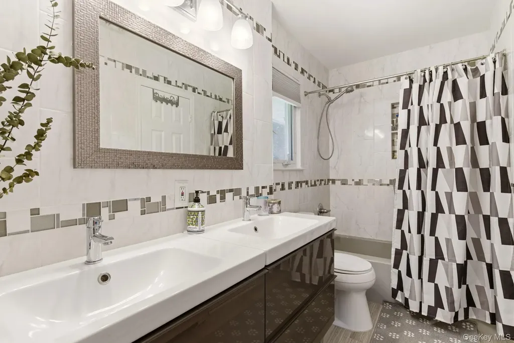 61 Hofstra Drive Smithtown NY 11787