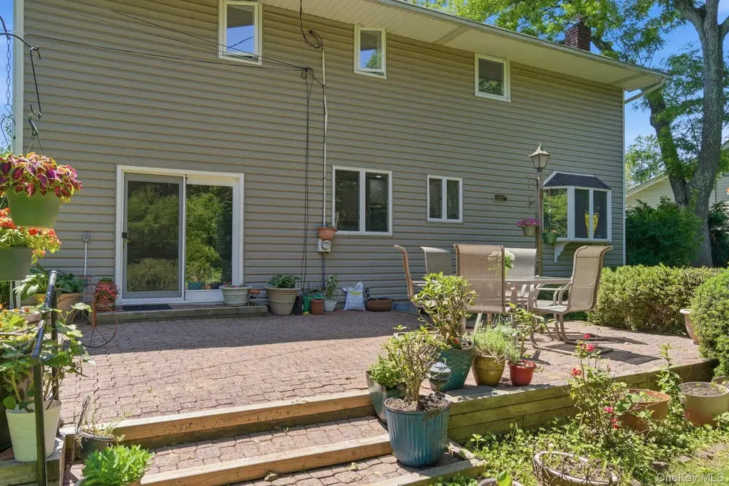 61 Hofstra Drive Smithtown NY 11787