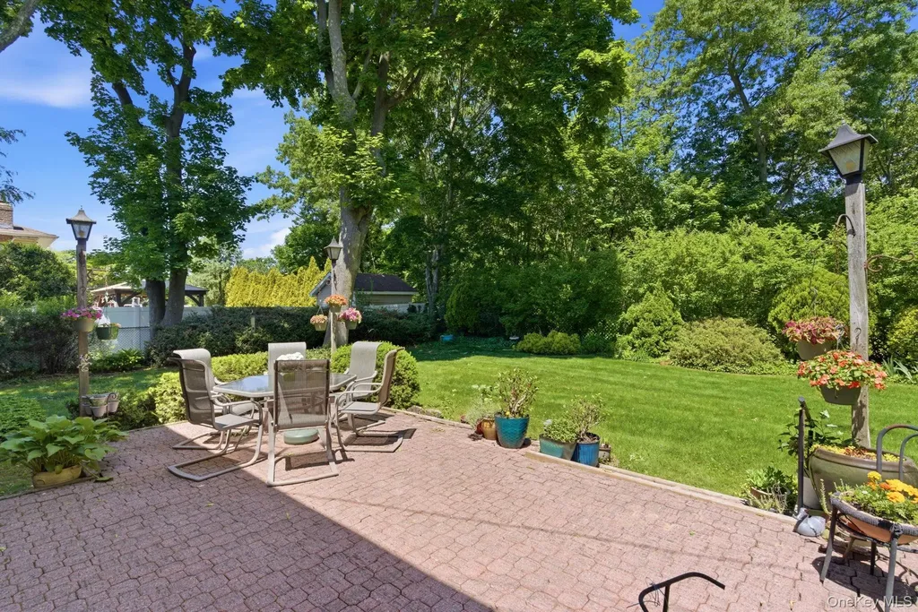 61 Hofstra Drive Smithtown NY 11787