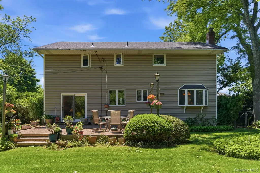 61 Hofstra Drive Smithtown NY 11787