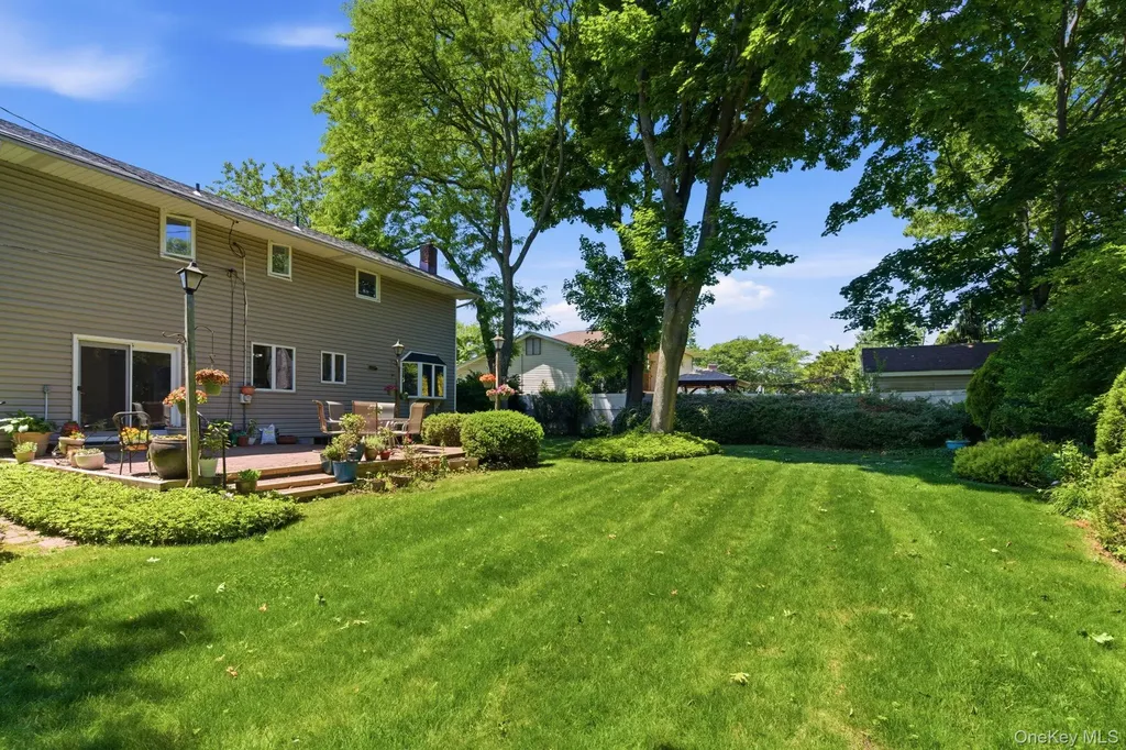 61 Hofstra Drive Smithtown NY 11787
