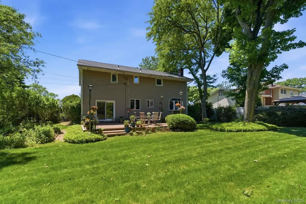 61 Hofstra Drive Smithtown NY 11787