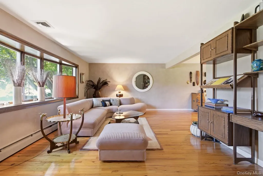 61 Hofstra Drive Smithtown NY 11787