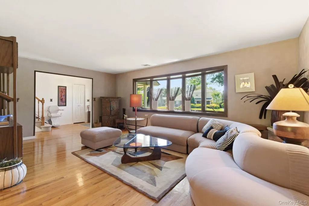 61 Hofstra Drive Smithtown NY 11787