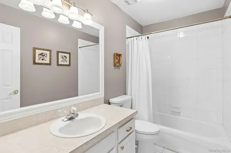 15 Rosebriar Lane East Quogue NY 11942