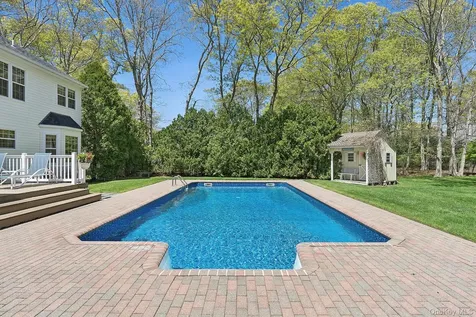 15 Rosebriar Lane East Quogue NY 11942