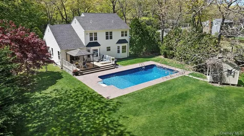 15 Rosebriar Lane East Quogue NY 11942