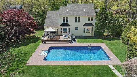 15 Rosebriar Lane East Quogue NY 11942