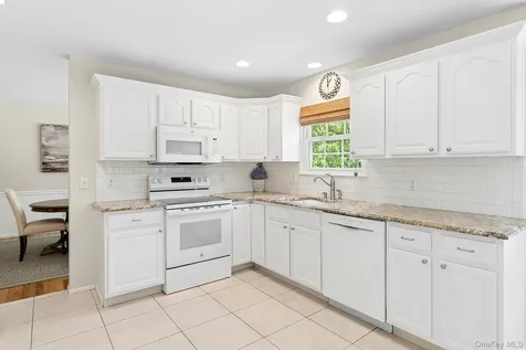 15 Rosebriar Lane East Quogue NY 11942