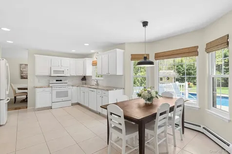 15 Rosebriar Lane East Quogue NY 11942