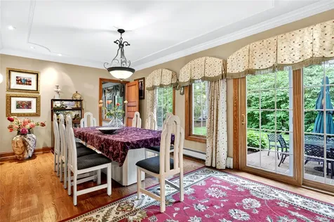 12 Avon Lane East Hills NY 11577