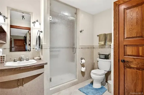 12 Avon Lane East Hills NY 11577