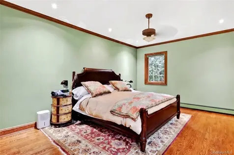 12 Avon Lane East Hills NY 11577