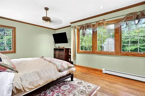 12 Avon Lane East Hills NY 11577