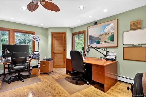 12 Avon Lane East Hills NY 11577