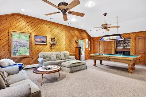 12 Avon Lane East Hills NY 11577