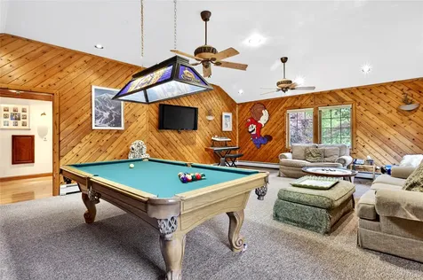12 Avon Lane East Hills NY 11577