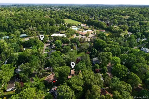 12 Avon Lane East Hills NY 11577