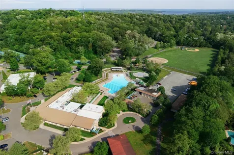 12 Avon Lane East Hills NY 11577