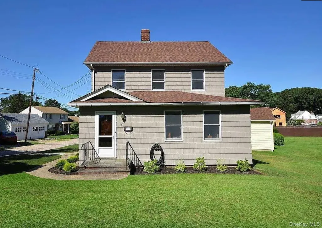40 Perry Avenue Bayville NY 11709
