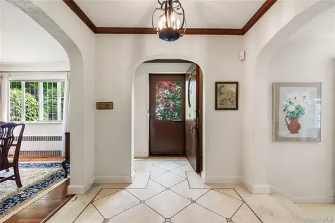 16 West Drive Larchmont NY 10538