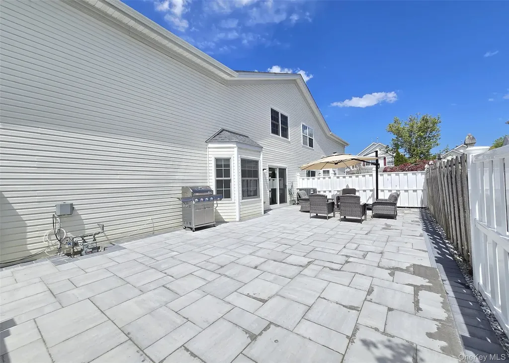 5 Charley Lane Middle Island NY 11953
