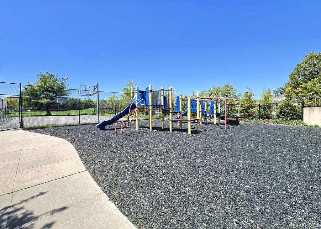 5 Charley Lane Middle Island NY 11953