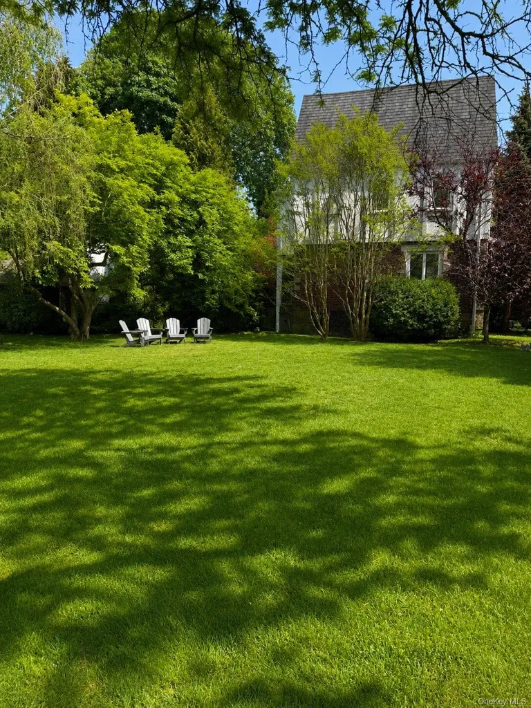 6 Manor Lane Woodsburgh NY 11598