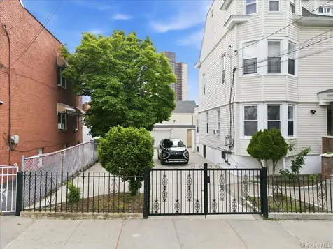 844-48 E 215th Street Bronx NY 10467