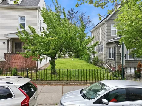 844-48 E 215th Street Bronx NY 10467