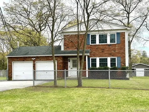 66-68 Hawthorne East Islip NY 11730