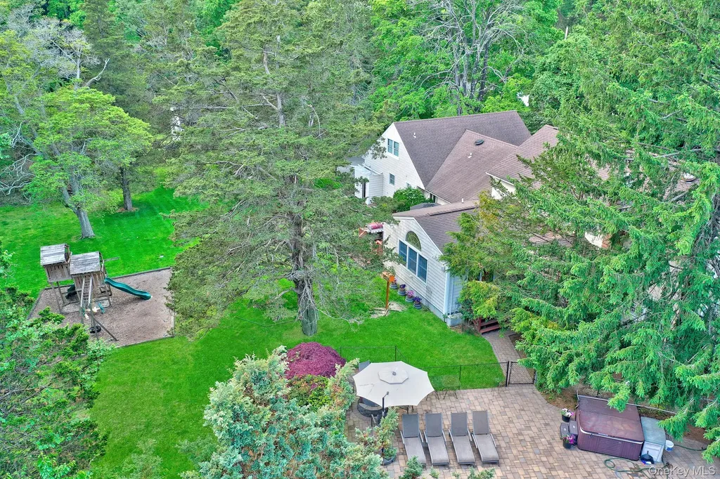 15 Stillwater Road Nissequogue NY 11780