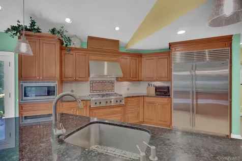 15 Stillwater Road Nissequogue NY 11780