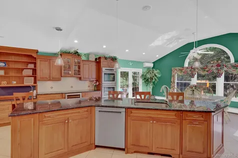 15 Stillwater Road Nissequogue NY 11780