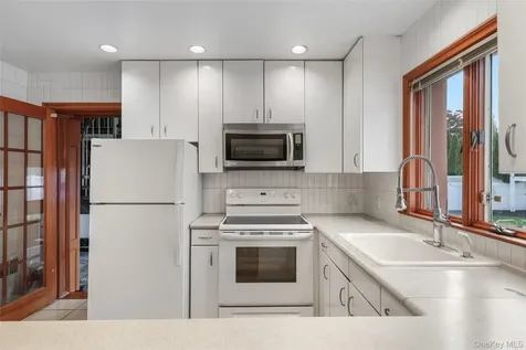 187 Commonwealth Avenue Massapequa NY 11758
