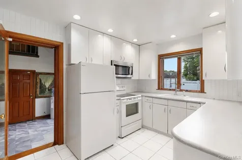 187 Commonwealth Avenue Massapequa NY 11758