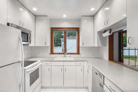 187 Commonwealth Avenue Massapequa NY 11758
