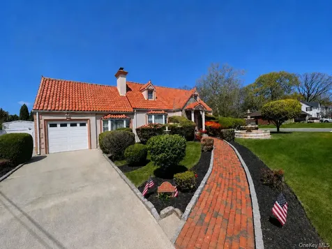187 Commonwealth Avenue Massapequa NY 11758