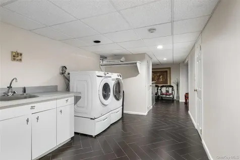 187 Commonwealth Avenue Massapequa NY 11758
