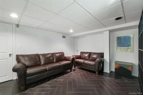 187 Commonwealth Avenue Massapequa NY 11758