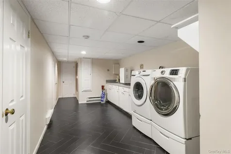 187 Commonwealth Avenue Massapequa NY 11758
