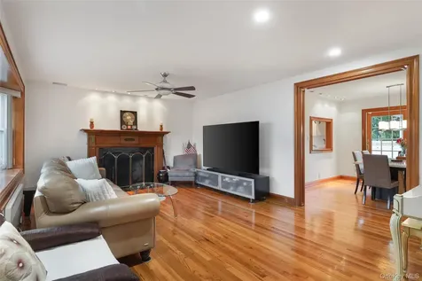 187 Commonwealth Avenue Massapequa NY 11758