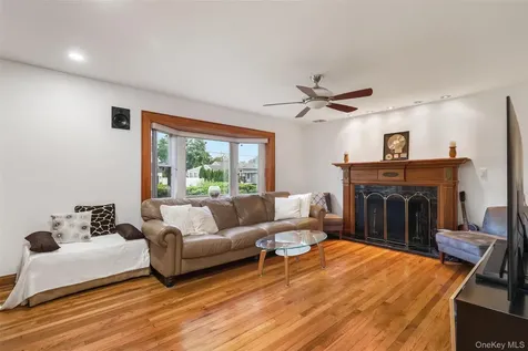 187 Commonwealth Avenue Massapequa NY 11758