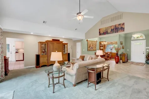 71 Dyke Road Setauket NY 11733