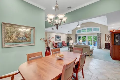 71 Dyke Road Setauket NY 11733
