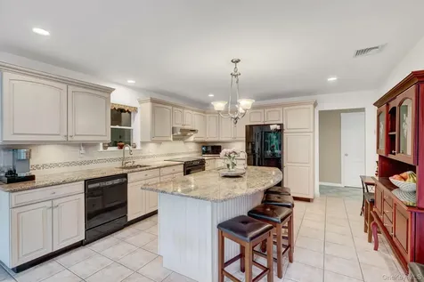 71 Dyke Road Setauket NY 11733