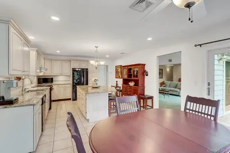 71 Dyke Road Setauket NY 11733