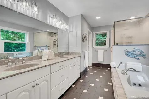 71 Dyke Road Setauket NY 11733